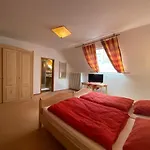 Asiadreieck Hotel *