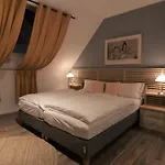 Asiadreieck Hotel *